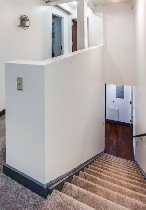 فيلا Centric Modern Loft W/ King Beds & Smart Gametable روتشستر المظهر الخارجي الصورة