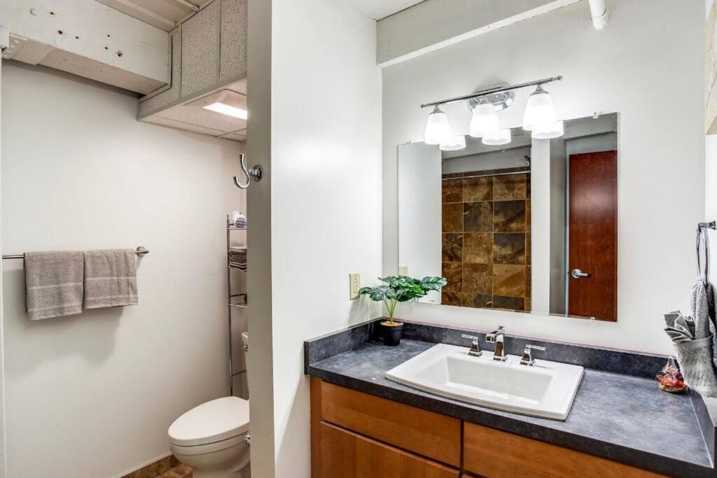 فيلا Centric Modern Loft W/ King Beds & Smart Gametable روتشستر المظهر الخارجي الصورة