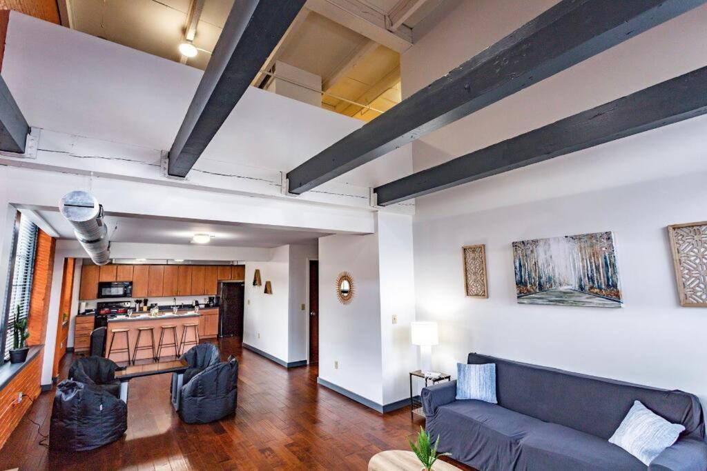 فيلا Centric Modern Loft W/ King Beds & Smart Gametable روتشستر المظهر الخارجي الصورة
